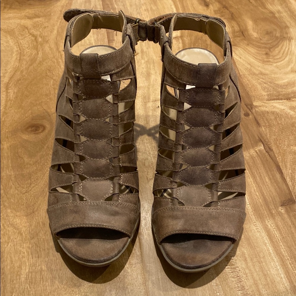 Naturalizer Brown Strappy Sandals with Ankle Strap